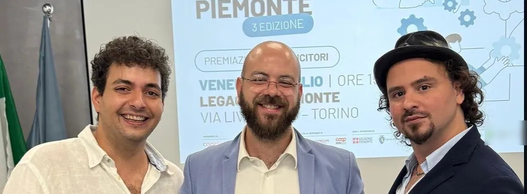 I tre soci di Ellipsy in piedi, sorridenti: da sinistra Davide Mazzella, Umberto Roselli e Vincenzo Di Maso